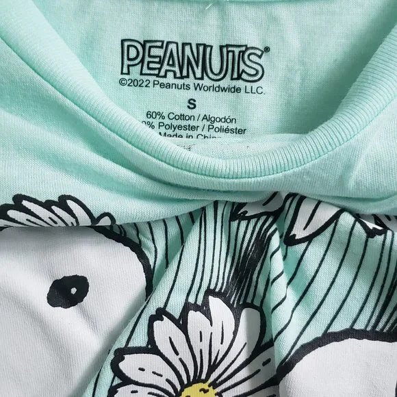 NWT: Peanuts Teal Blue Snoopy Tee Sze Small - Picture 4 of 4
